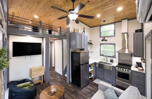 Canyon Lake Cottage | Rustic & Private 5 Acres- Hot Tub, Fire Pit, Grill