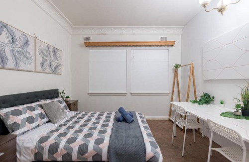 Sans Souci House | Rustic Private Room in Waterfront Beach Retreat 3 - SHAREHOUSE