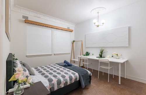 Sans Souci House | Rustic Private Room in Waterfront Beach Retreat 3 - SHAREHOUSE