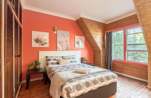 Sans Souci House | Rustic Private Room in Waterfront Beach Retreat 9 - SHAREHOUSE