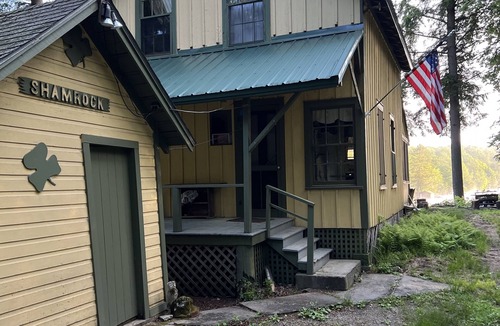 Woodgate House | RUSTIC PRIVATE SECLUDED ADIRONDACK COTTAGE