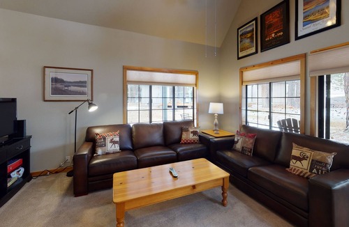 Sunriver Condo | Rustic Ranch Cabin with Access to The Cove
