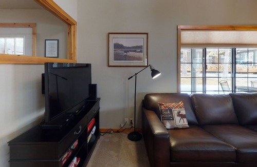 Sunriver Condo | Rustic Ranch Cabin with Access to The Cove