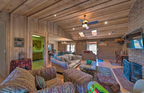 Ruidoso House | Rustic Ranch Retreat w/Yard: 16 Mi to Ski Apache!