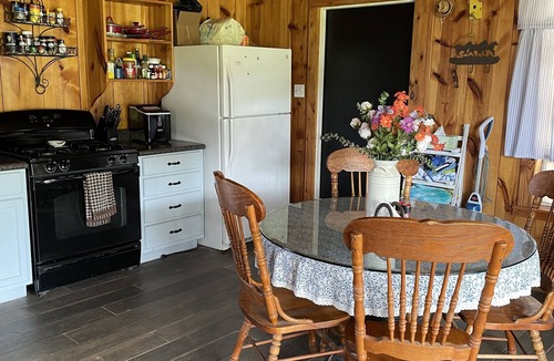 Rusk Cabin | Rustic ranch retreat with access to private saltwater pool