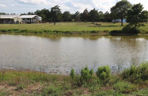 Smithville House | Rustic Ranch RV Escape