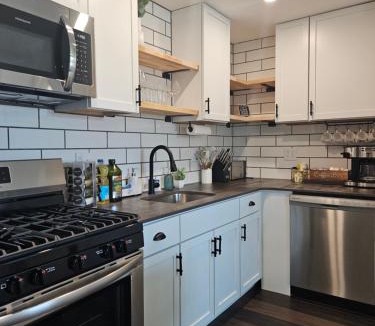 Phoenixville Apartment | Rustic & Renovated 3 Bed - 8 Min Walk to Bridge St