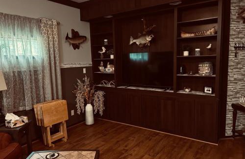 Benton House | Rustic Resort
