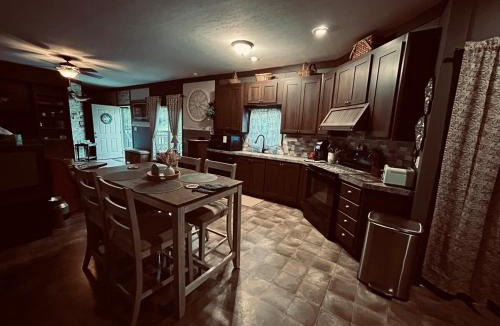 Benton House | Rustic Resort