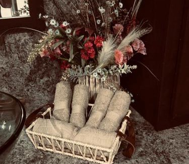Benton House | Rustic Resort