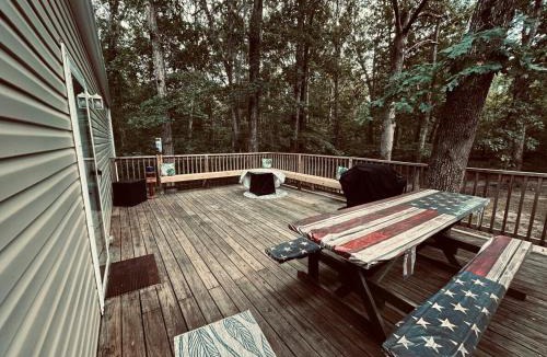 Benton House | Rustic Resort
