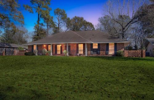 Broadmoor House | Rustic Retreat 5-BR Home with Backyard Oasis
