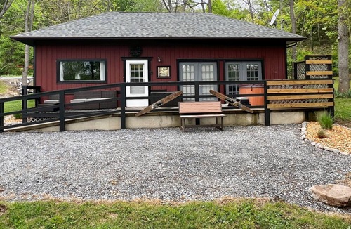 Luray Cabin | Rustic Retreat - A nature lover's dream!