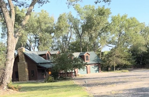 Topeka Cabin | Rustic Retreat & Cabin!