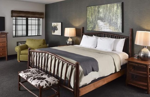 Broken Arrow Hotel | Rustic Retreat: Discover Spacious Lodging & Cozy Hospitality | 2 Units