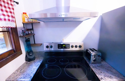 Swiftwater Cabin | Rustic Retreat/Fireplace /Casino/Camelback - Close to everything!