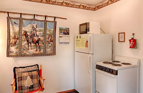 Oroville Cabin | Rustic Retreat in Eden Valley Ranch (accessible)