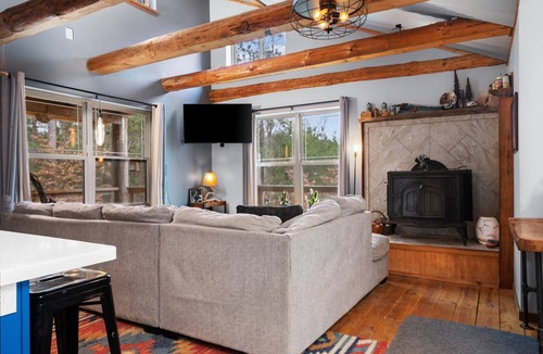 Mayfield Cabin | Rustic Retreat in Kingsley