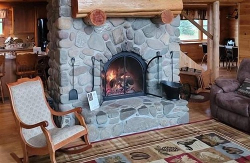 Perham Cabin | Rustic Retreat Lodge LLC