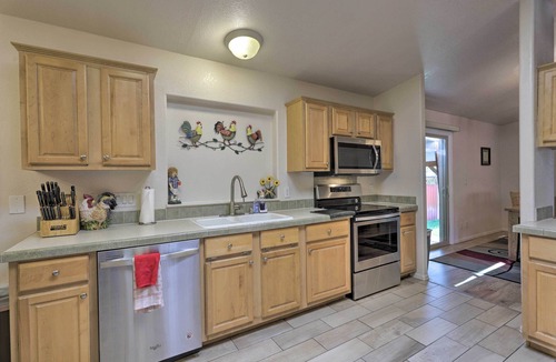 Moab South Valley House | 'Rustic Retreat' Moab Townhome w/Grill & Fire Pit