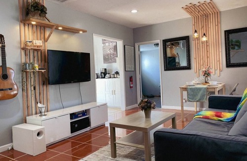 Santa Ana House | Rustic Retreat near Disney !nn