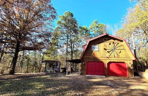 Avinger House | Rustic Retreat near nLake O the Pines