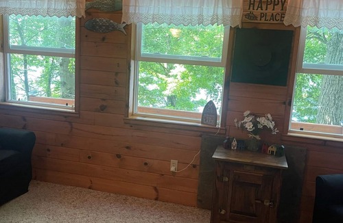 Deer River Cabin | *RUSTIC RETREAT*Peaceful, cozy cabin, with beautiful fall lake views