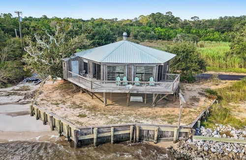 Ocean Springs House | Rustic Retreat