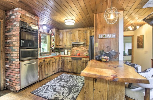 North Branford House | Rustic Retreat w/Hot Tub in North Branford!
