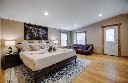 Jonas House | Rustic Retreat with Game Haven