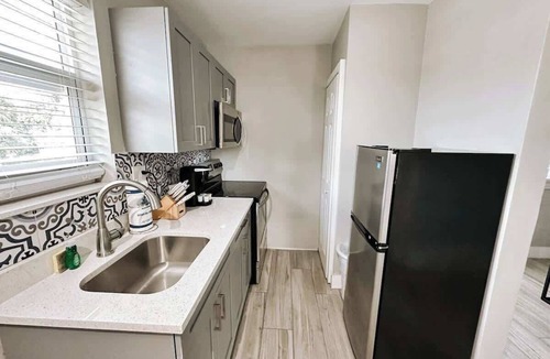 Poinciana Park Apartment | Rustic Retreats minutes from Las Olas #20