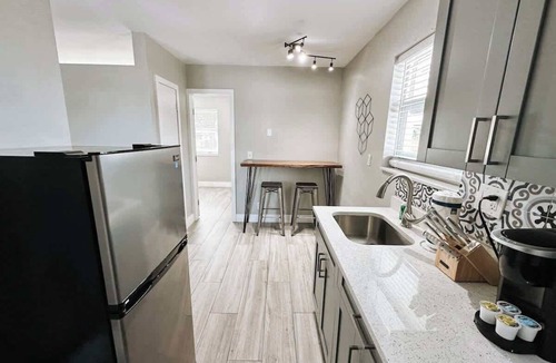 Poinciana Park Apartment | Rustic Retreats minutes from Las Olas #20