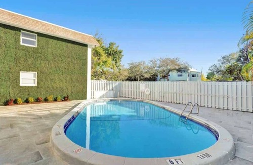 Poinciana Park Apartment | Rustic Retreats minutes from Las Olas #20