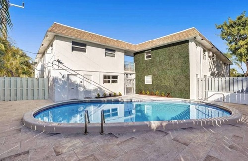 Poinciana Park Apartment | Rustic Retreats 1BR Minutes From Las Olas