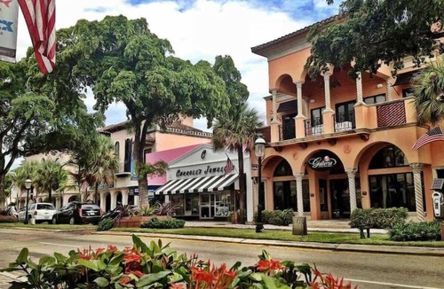 Poinciana Park Apartment | Rustic Retreats 1BR Minutes From Las Olas