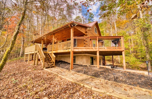 Ellijay Cabin | Rustic Ridge- A cozy 2-bedroom+loft cabin outside Elijay w/hottub, firepit.