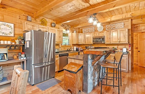 Rockbridge Cabin | Rustic Ridge Lodge - Private Spa, Game Room, on 5 Private Acres, Hiking Nearby