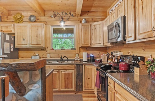 Rockbridge Cabin | Rustic Ridge Lodge - Private Spa, Game Room, on 5 Private Acres, Hiking Nearby