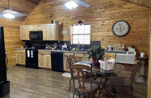 Flint Creek Cabin | Rustic River cabin- located near the Illinois river!