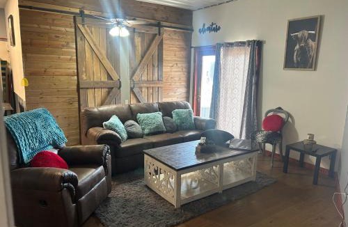 Lincoln County Apartment | Rustic River EscapeHuntinghorsescattleranch