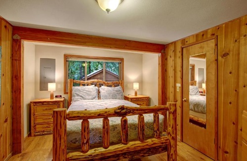 Baring House | Rustic River Paradise - One Bedroom Cabin