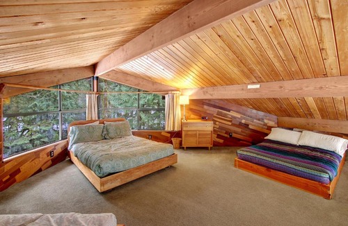 Baring House | Rustic River Paradise - One Bedroom Cabin