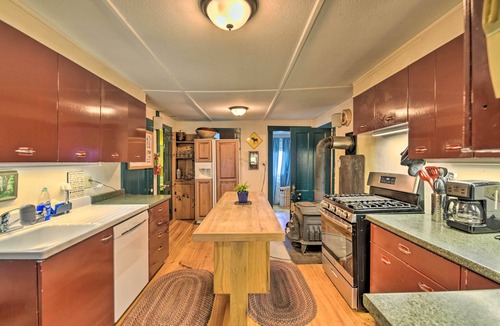 Granville House | Rustic Roxbury Ski Farmhouse with Trails!