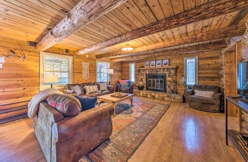 Ruidoso House | Rustic Ruidoso Log Cabin with Hot Tub & Deck!