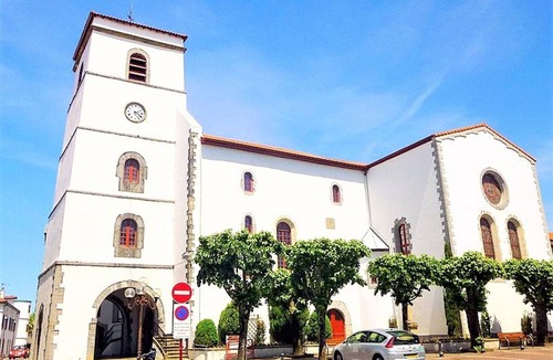 Hendaye Apartment | Rustic Seafront Apartment in Hendaye with Balcony