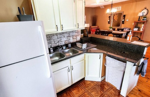 Barnhart Apartment | Rustic Secluded Guest House w/Valley Views + Pool