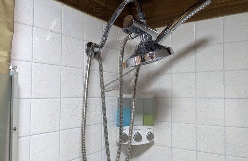 Nordland Cabin | Rustic secluded Studio on bay, pets welcome, BBQs, Firepits