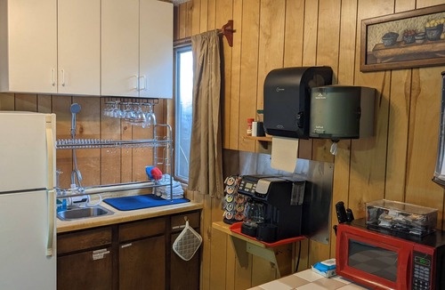 Nordland Cabin | Rustic secluded Studio on bay, pets welcome, BBQs, Firepits