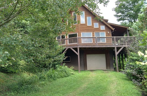 Zionville House | Rustic Serenity - Beautiful Mountain Home