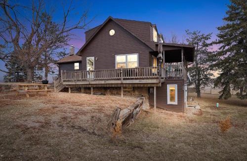 Buffalo Ridge House | Rustic Shadows - Sioux Falls Escape, Firepit, Pet Friendly!
